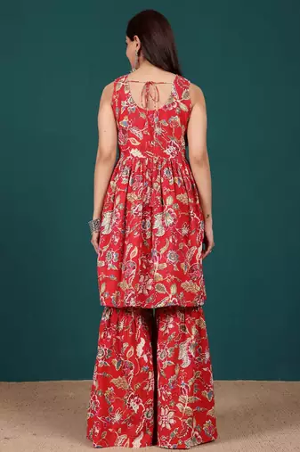 Women Floral Embroidered Regular Thread Work Pure Cotton Kurti with Sharara