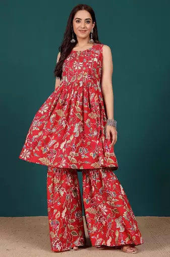 Women Floral Embroidered Regular Thread Work Pure Cotton Kurti with Sharara
