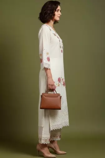 Women Floral Embroidered Regular Thread Work Pure Cotton Kurta with Trousers & With Dupatta