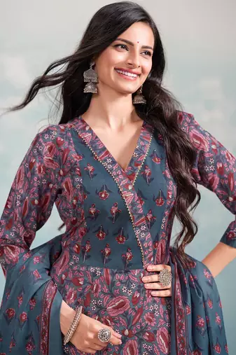Women Floral Printed Regular Kurta with Trousers & With Dupatta