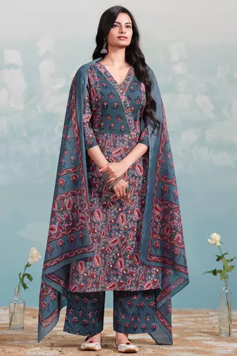Women Floral Printed Regular Kurta with Trousers & With Dupatta