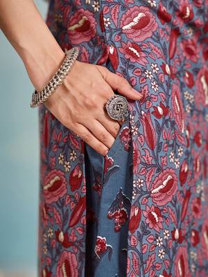 Women Floral Printed Regular Kurta with Trousers & With Dupatta 4