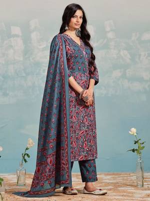 Women Floral Printed Regular Kurta with Trousers & With Dupatta 1