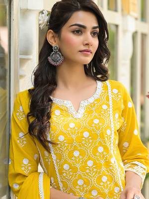 Floral Embroidered Notch Neck Pure Cotton Kurta With Trousers & Dupatta 2