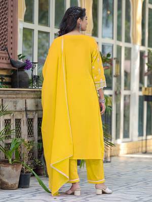 Floral Embroidered Notch Neck Pure Cotton Kurta With Trousers & Dupatta 4