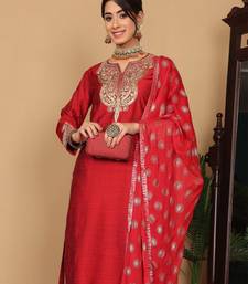 Maroon Paisley Embroidered Regular Sequinned Kurta With Trouser With Dupatta