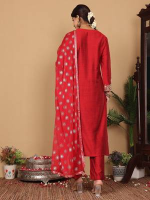Maroon Paisley Embroidered Regular Sequinned Kurta With Trouser With Dupatta 3