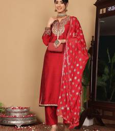 Maroon Paisley Embroidered Regular Sequinned Kurta With Trouser With Dupatta
