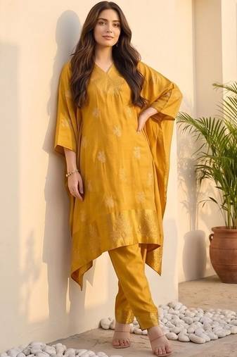 Ethnic Motifs Printed Regular Kurta with Trousers