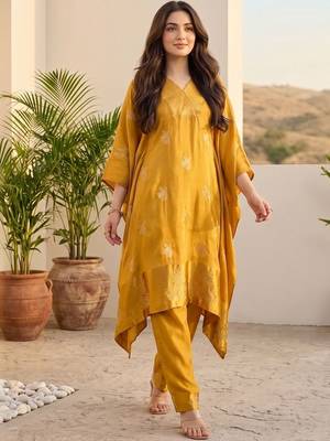 Ethnic Motifs Printed Regular Kurta with Trousers 4