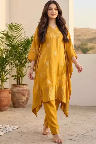 Ethnic Motifs Printed Regular Kurta with Trousers