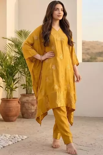 Ethnic Motifs Printed Regular Kurta with Trousers