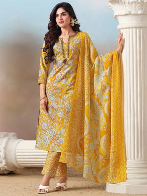 Women Floral Printed Regular Kurta with Trousers & With Dupatta 1