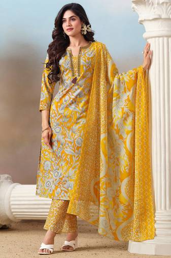 Women Floral Printed Regular Kurta with Trousers & With Dupatta