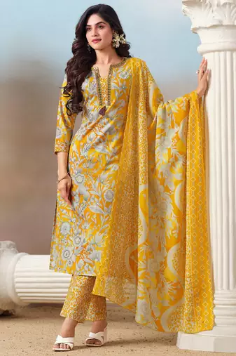 Women Floral Printed Regular Kurta with Trousers & With Dupatta