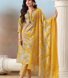 Women Floral Printed Regular Kurta with Trousers & With Dupatta