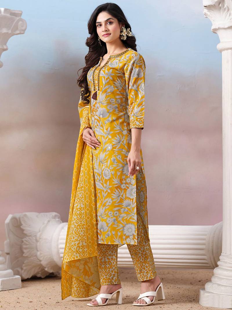 Women Floral Printed Regular Kurta with Trousers & With Dupatta