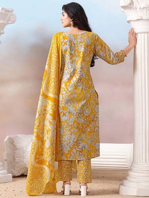 Women Floral Printed Regular Kurta with Trousers & With Dupatta 6