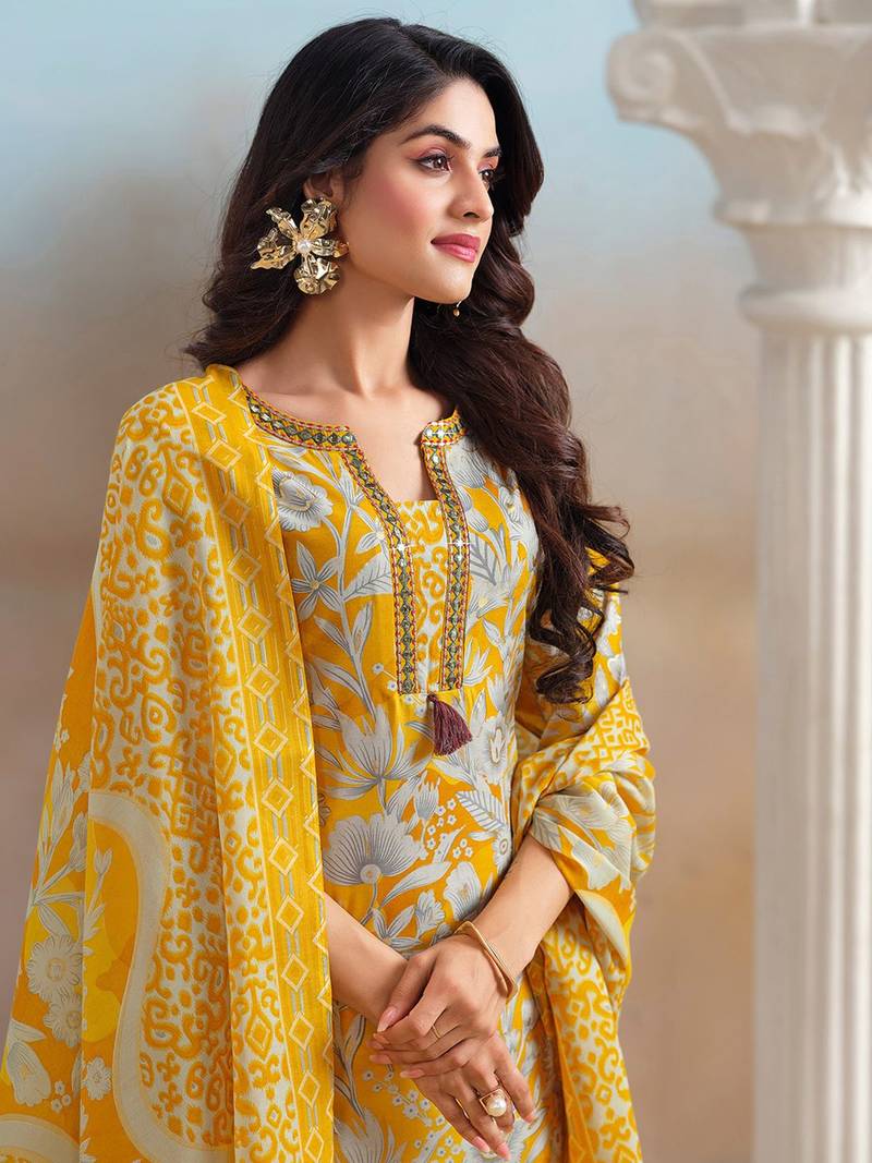Women Floral Printed Regular Kurta with Trousers & With Dupatta