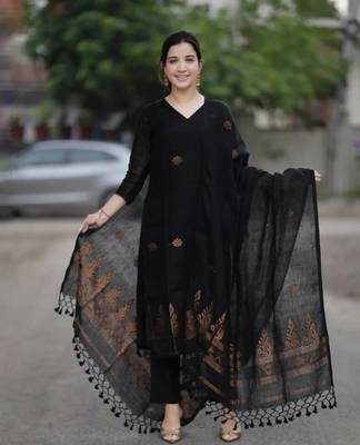 Beautiful black handwoven jamdani cotton straight kurta pant with tassel dupatta set 1
