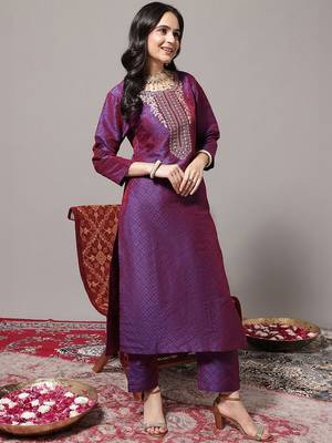 Geometric Woven Design Regular Zari Kurta with Trousers & Dupatta 4