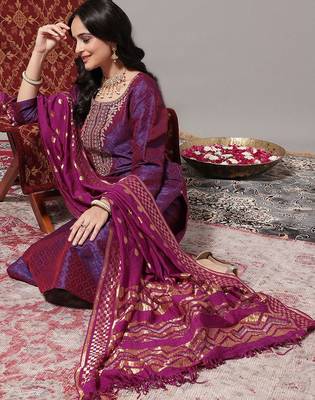 Geometric Woven Design Regular Zari Kurta with Trousers & Dupatta 7