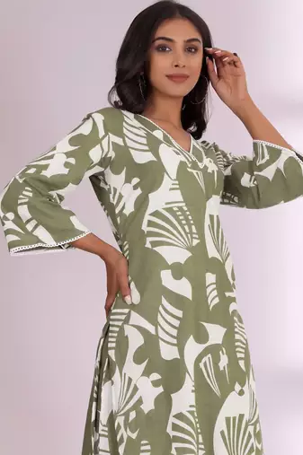 Floral Printed V-Neck Pure Cotton Straight Kurta With Trousers