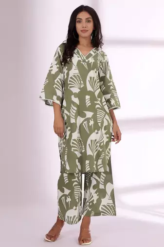 Floral Printed V-Neck Pure Cotton Straight Kurta With Trousers