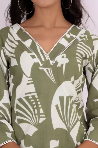 Floral Printed V-Neck Pure Cotton Straight Kurta With Trousers