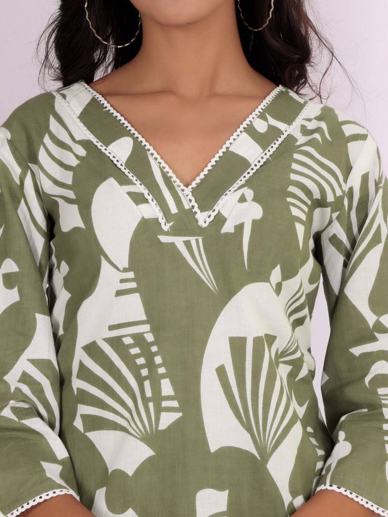 Floral Printed V-Neck Pure Cotton Straight Kurta With Trousers