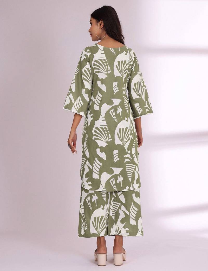 Floral Printed V-Neck Pure Cotton Straight Kurta With Trousers