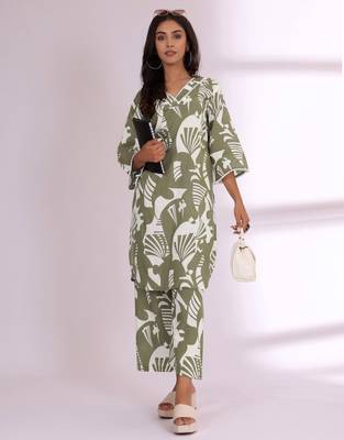 Floral Printed V-Neck Pure Cotton Straight Kurta With Trousers 7