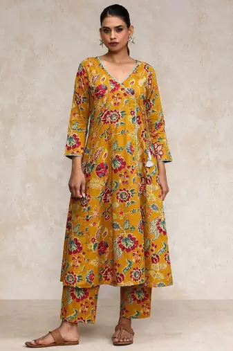Floral Printed V-Neck Angrakha Kurta With Trousers
