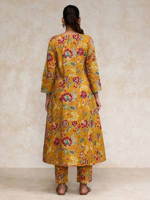 Floral Printed V-Neck Angrakha Kurta With Trousers 5