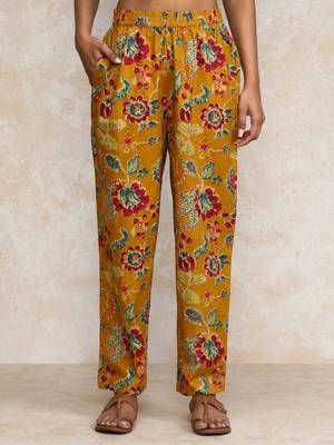 Floral Printed V-Neck Angrakha Kurta With Trousers 7