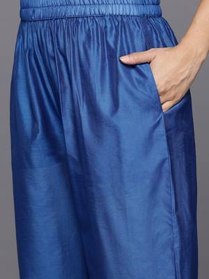 Bandhani Embroidered Sequinned Silk Georgette Republic Day Kurta With Trousers & Dupatta 4