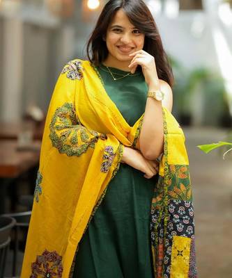 Beautiful bottle green solid handloom cotton neck a-line kurta palazzo set with yellow ajrakh applique mulmul dupatta 3