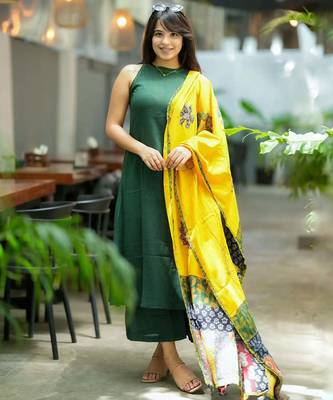 Beautiful bottle green solid handloom cotton neck a-line kurta palazzo set with yellow ajrakh applique mulmul dupatta 4
