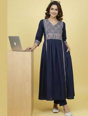 Women Ethnic Motifs Embroidered Empire Thread Work Kurta with Trousers 1