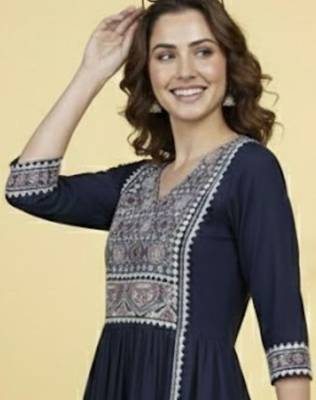 Women Ethnic Motifs Embroidered Empire Thread Work Kurta with Trousers 2