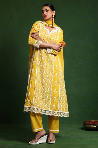 Women Floral Embroidered Regular Chikankari Pure Cotton Kurta with Trousers & With Dupatta