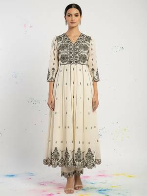 Women Ethnic Motifs Embroidered Empire Thread Work Pure Cotton Kurta with Trousers & With Dupatta 2