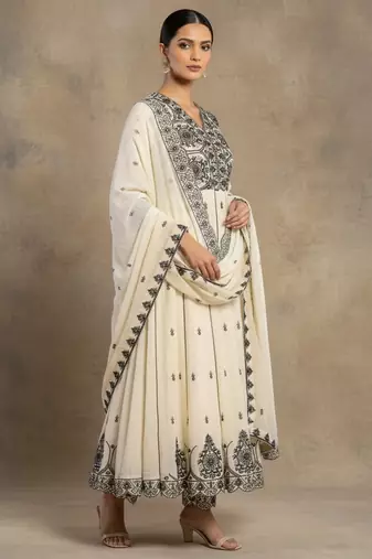 Women Ethnic Motifs Embroidered Empire Thread Work Pure Cotton Kurta with Trousers & With Dupatta