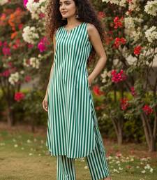 Women Printed Regular Kurta with Trousers