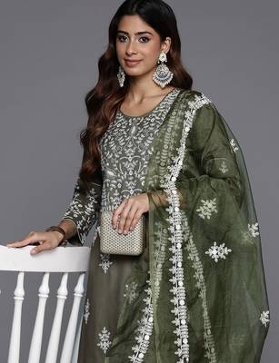 Ethnic Motif Thread Embroidered Kurta with Embroidered Trousers & Dupatta 2