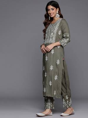 Ethnic Motif Thread Embroidered Kurta with Embroidered Trousers & Dupatta 6