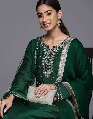 Women Round Neck Sequinned & Zari Kurta & Trouser With Fringed Detail Dupatta 2