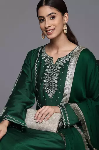 Women Round Neck Sequinned & Zari Kurta & Trouser With Fringed Detail Dupatta