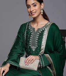 Women Round Neck Sequinned & Zari Kurta & Trouser With Fringed Detail Dupatta