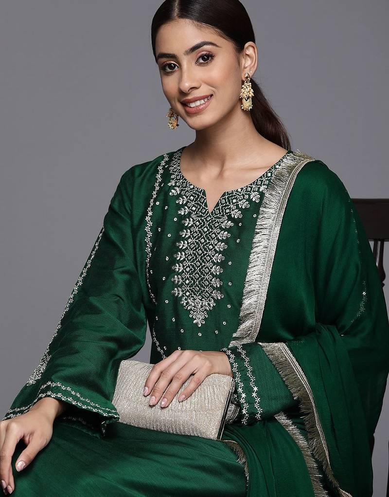 Women Round Neck Sequinned & Zari Kurta & Trouser With Fringed Detail Dupatta
